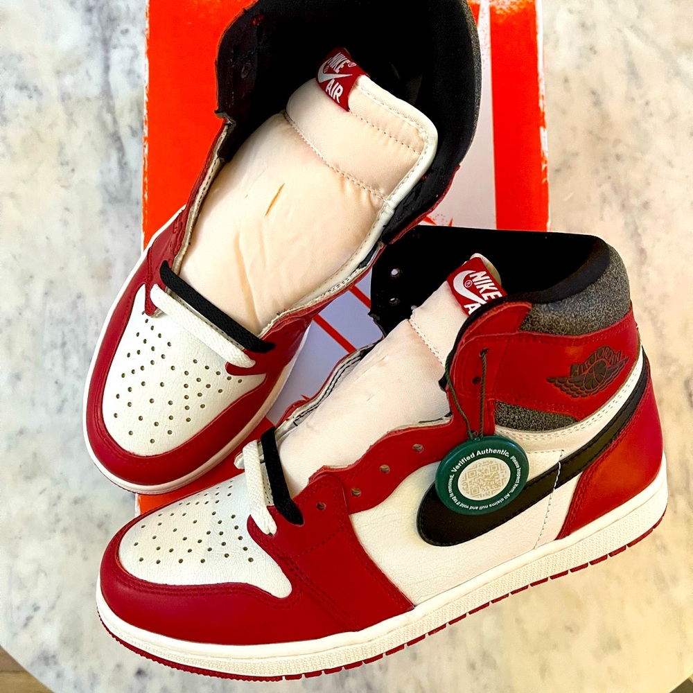 Nike Air “CHICAGO LOST & FOUND” Jordan 1 sz 9